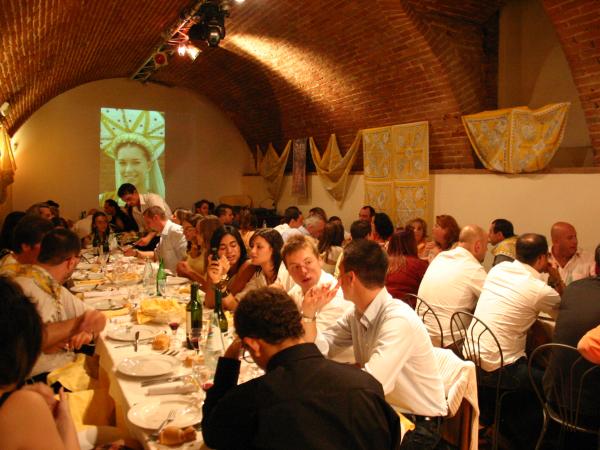 Cena 'a tema' con intrattenimenti storici